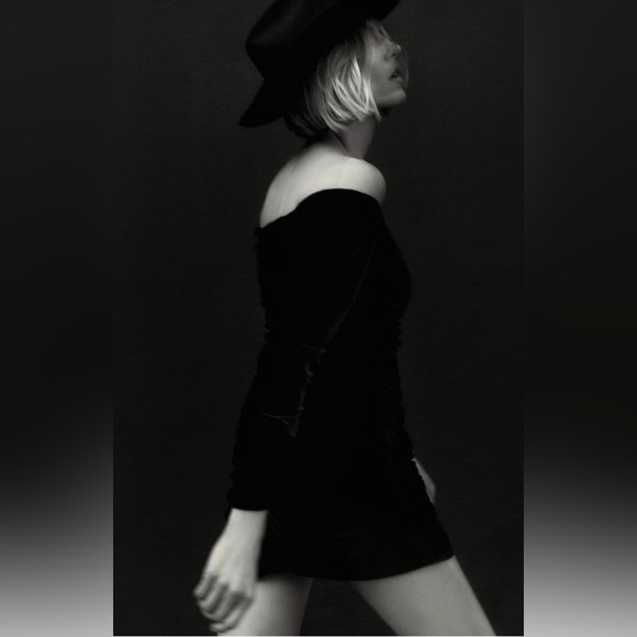 Zara ruched black velvet off-the-shoulder mini dress - Picture 2 of 5